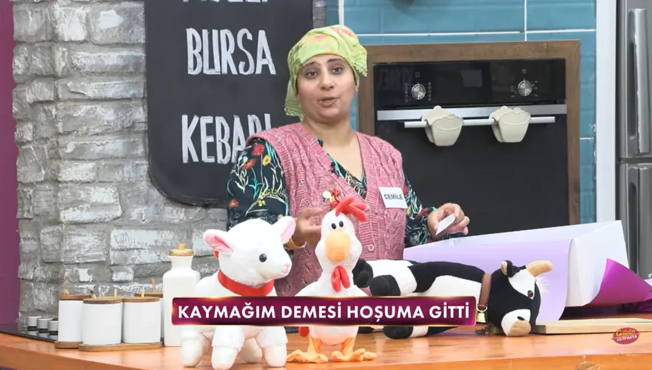 Gelinim Mutfakta'da bir sürpriz hediye daha! İçinden çıkan şiir Cemile'yi çileden çıkardı