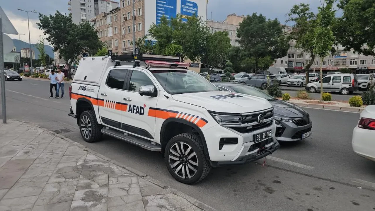 Kayseri'de AVM'de canlı bomba ihbarı! 13 yaşındaki çocuk kenti birbirine kattı