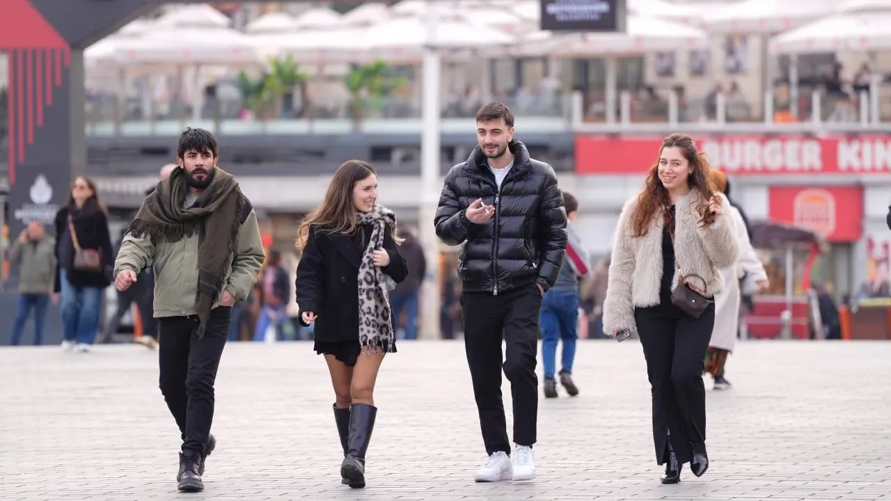 Kiralık arkadaş aranıyor! Ücretli arkadaşlık yeni meslek oldu: Asgari ücretten fazla kazanıyorlar