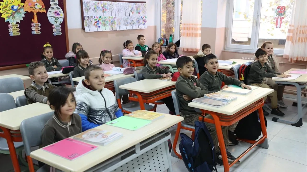 Ara tatil kaldırılacak mı, yaz tatili uzatılacak mı? MEB'den eğitim öğretim yılında uygulanan ara tatil için kritik karar