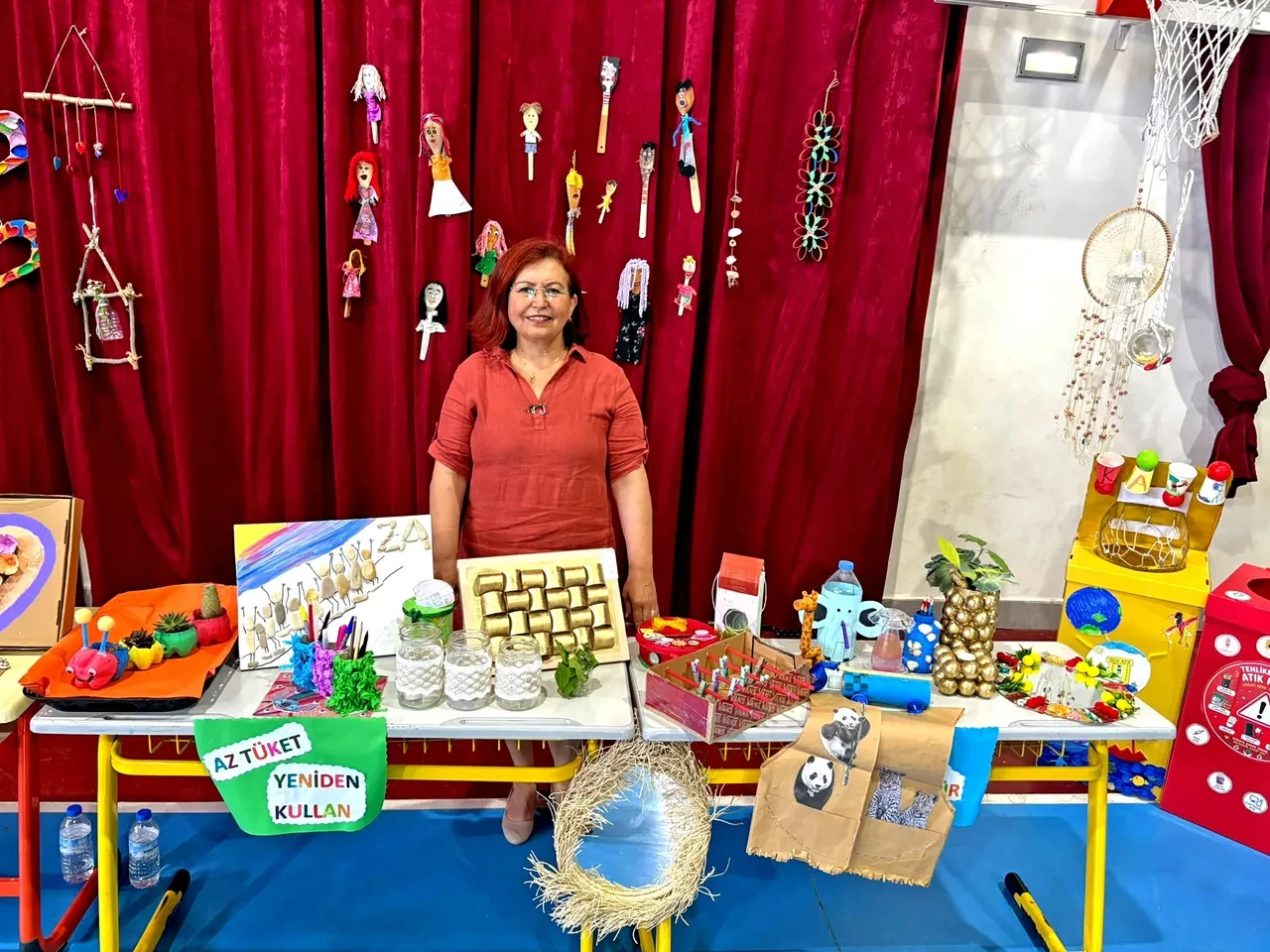 MİNİKLER ATIKLARI SANAT ESERİNE DÖNÜŞTÜRDÜ