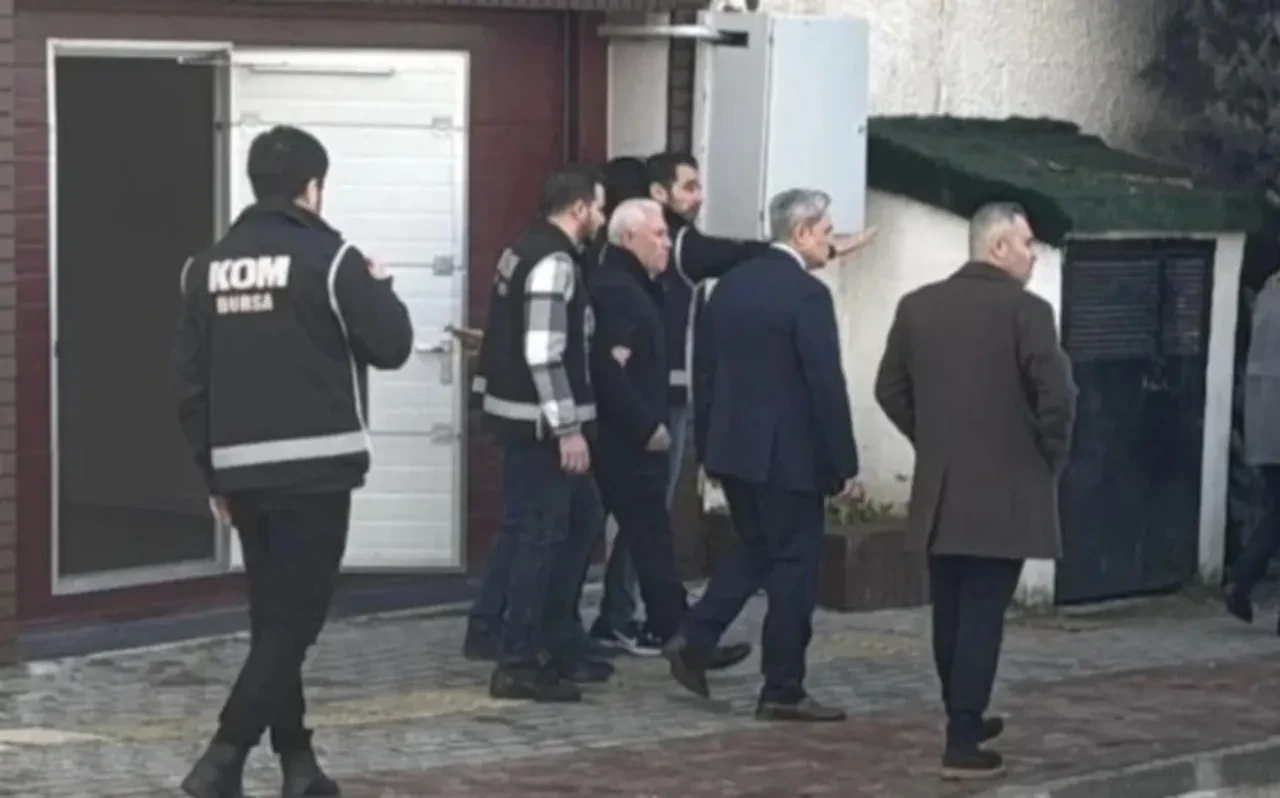 Mustafa Bozbey suç örgütü soruşturmasında şoke eden ifadeler! "Euroları pasta kutusunda verdim"