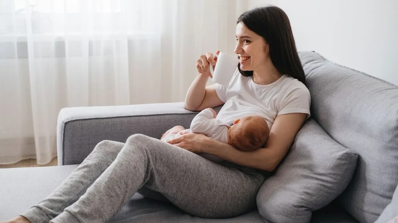 Sütten kesme döneminde annede oluşan göğüs şişmesi ve süt ateşini azaltan doğal lahana yaprağı kompresi!