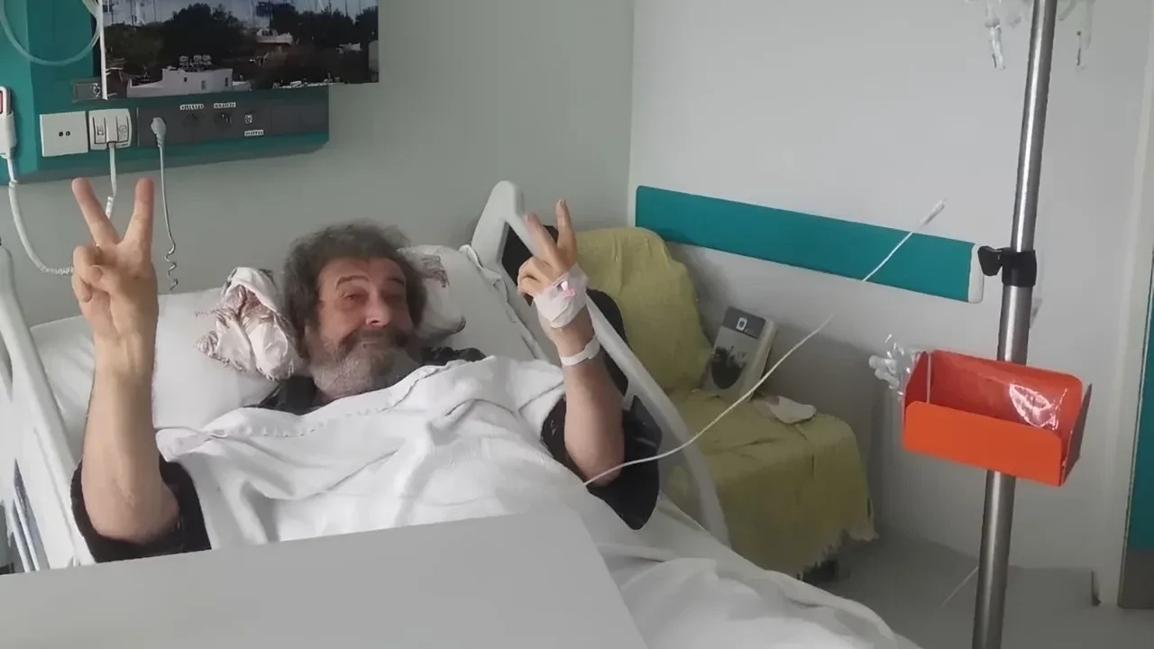 Tarık Pabuççuoğlu’nun hastanedeki görüntüsü hayranlarını üzdü! Usta oyuncunun hastanedeki son hali