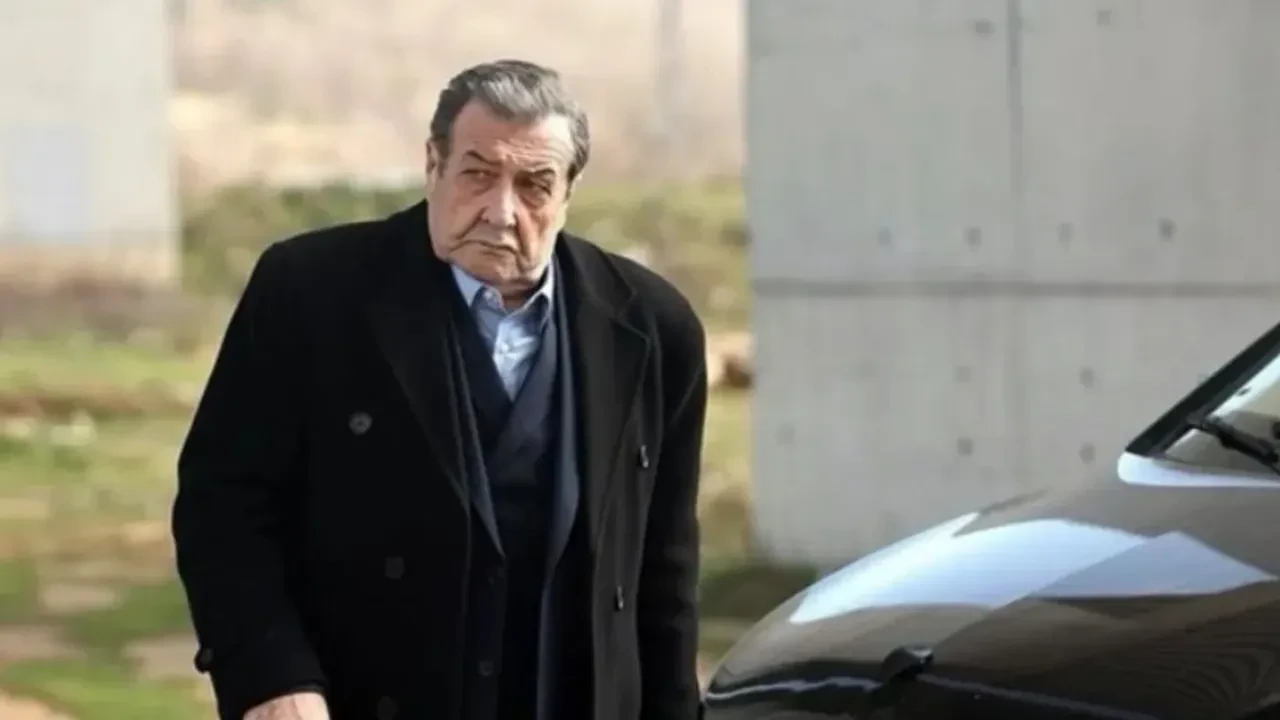 Tarık Pabuççuoğlu’nun hastanedeki görüntüsü hayranlarını üzdü! Usta oyuncunun hastanedeki son hali