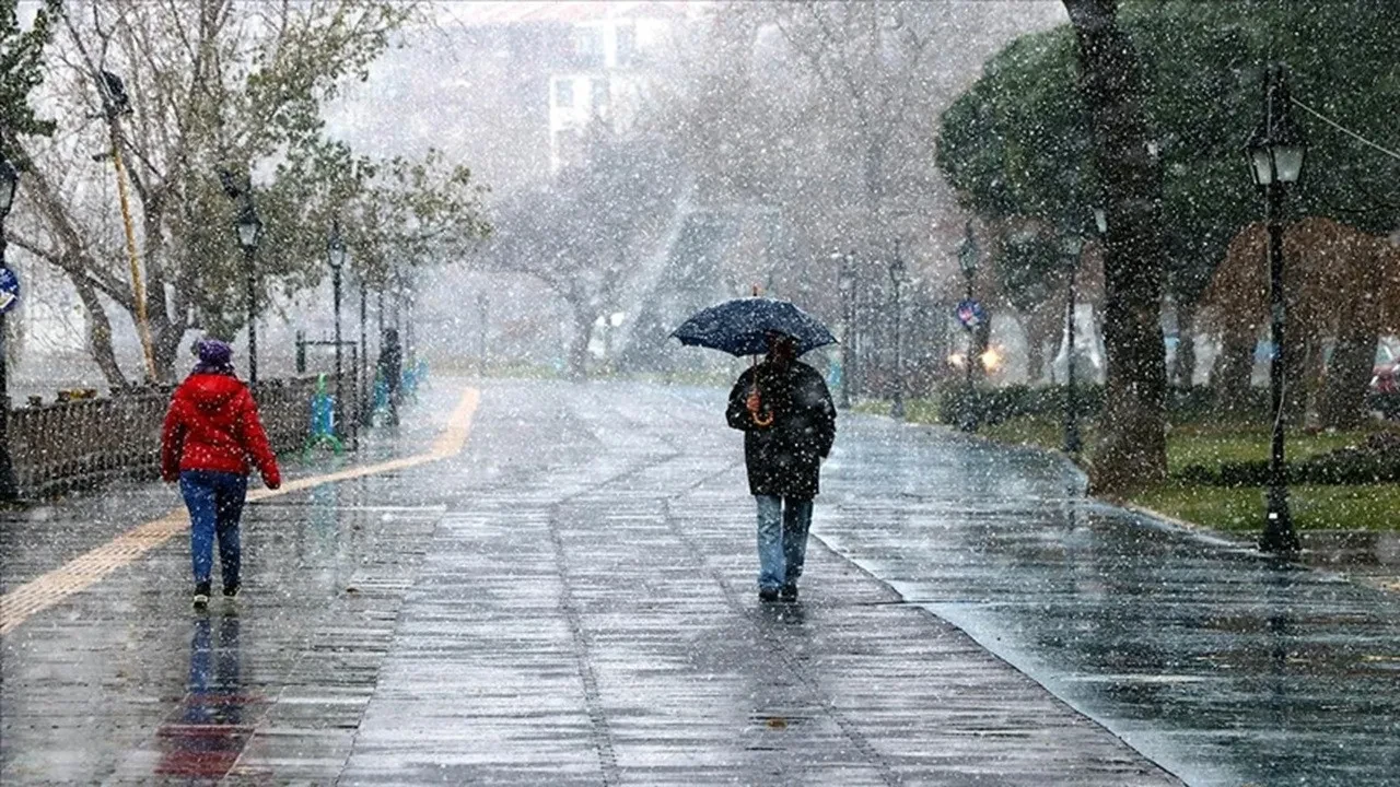 AKOM gün verdi, tüm İstanbul'a duyurdu: Kuvvetli sağanak geliyor