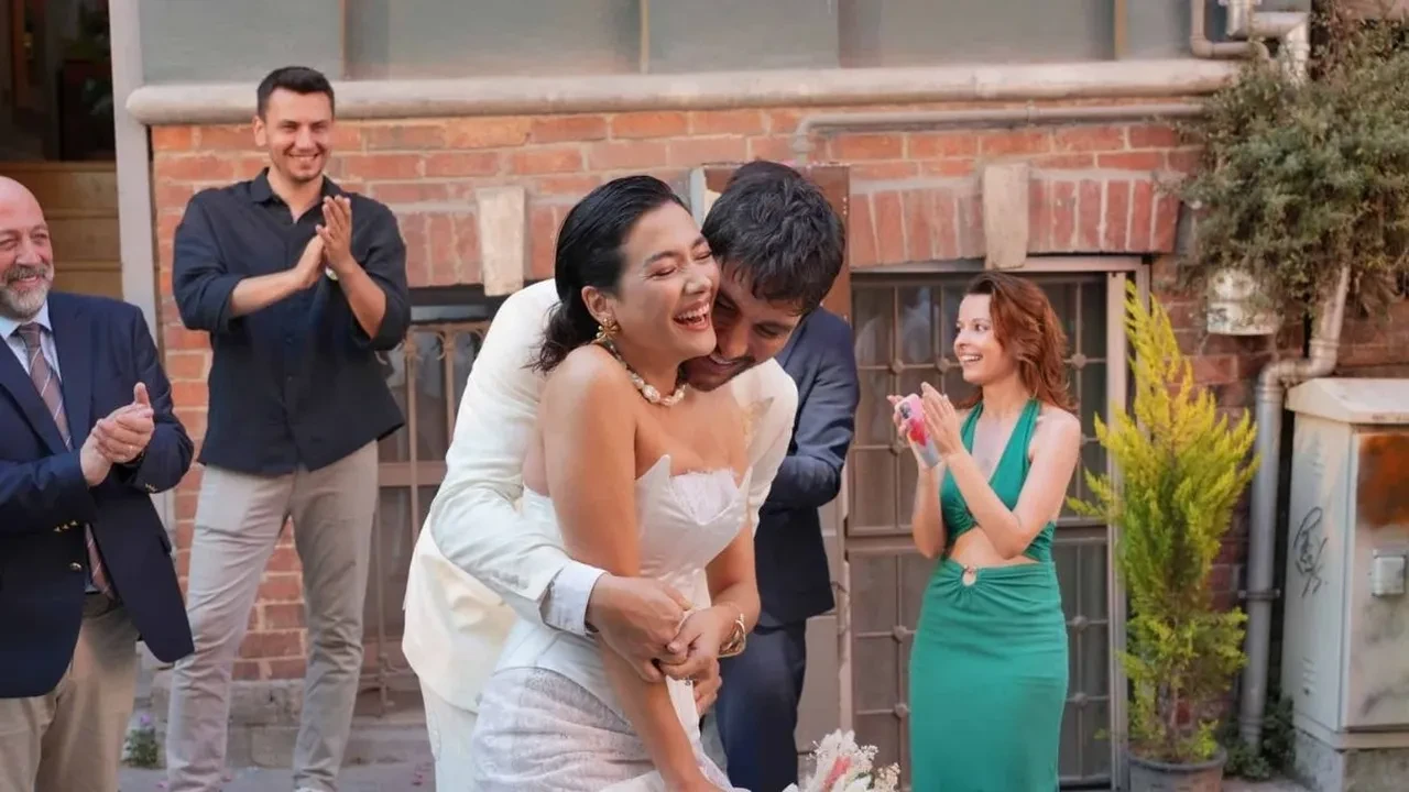 Aybüke Pusat'tan bomba hamle! Halef Köklerin Çağrısı dizisinden ayrılmıştı
