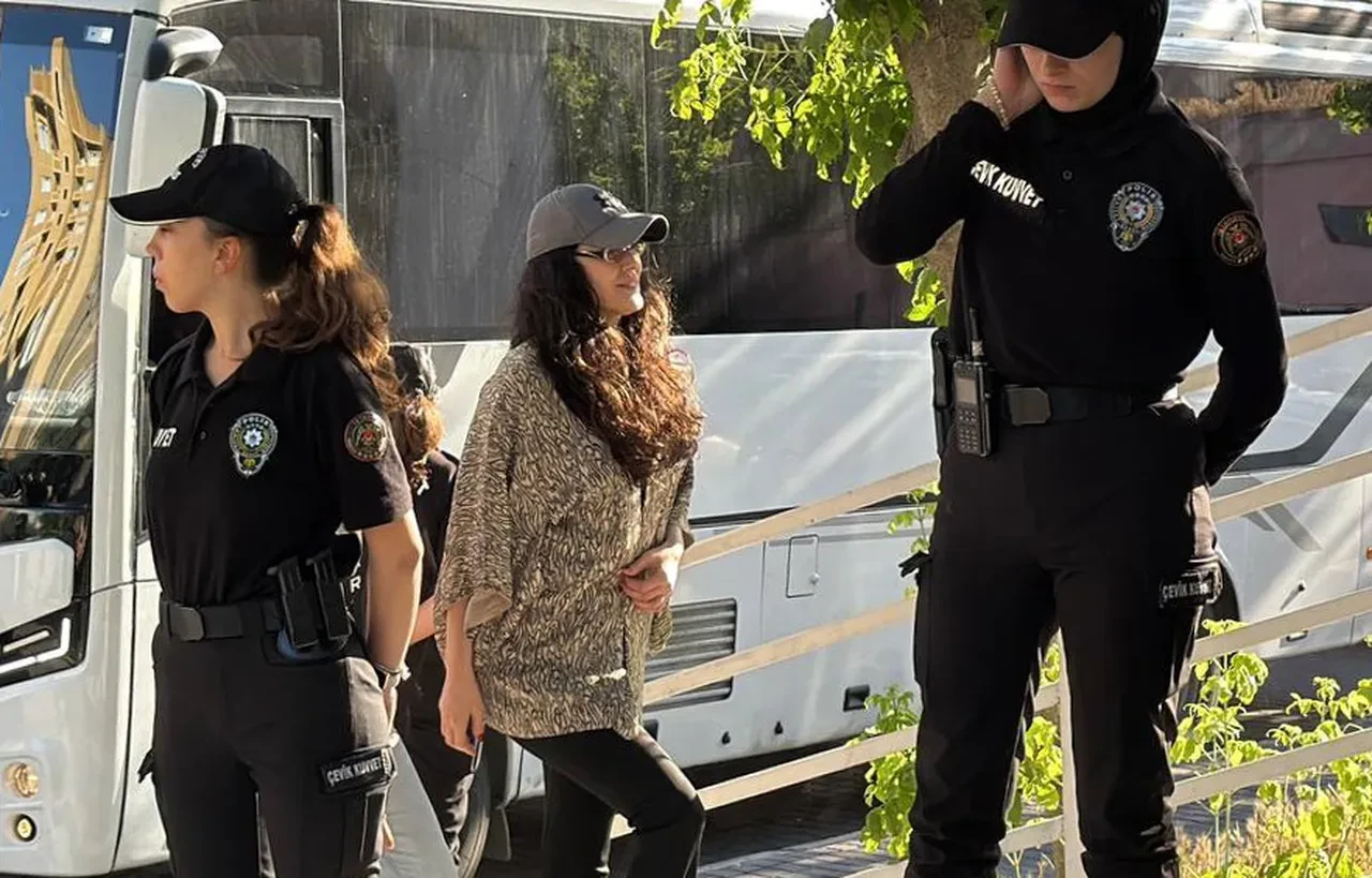 Beren Saat, Kenan Doğulu ve Enis Arıkan gözaltına alındı! Ünlülere uyuşturucu operasyonu