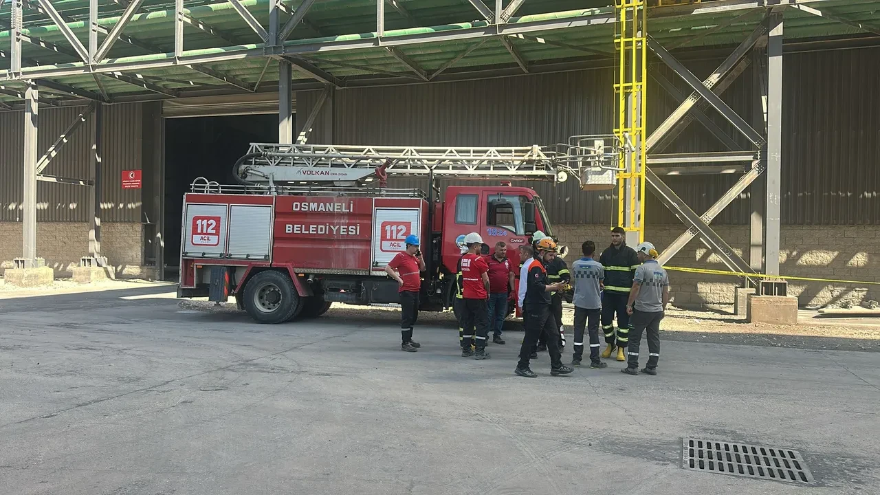 Bilecik'teki çelik fabrikasında patlama! Bölgeye çok sayıda ekip sevk edildi