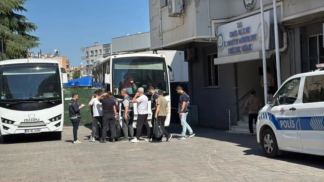 Ege Üniversitesi'nde kamuyu 3,1 milyar TL zarara uğratan şebekeye ağır darbe: Eski başhekim ve genel sekreter dahil 27 tutuklama!