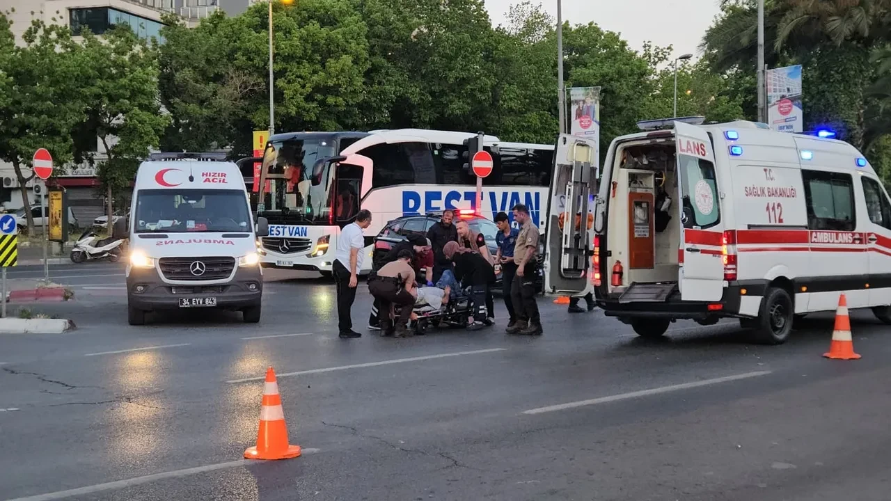 Fatih'te 3 motosiklet birbirine girdi! 1'i ağır 5 yaralı