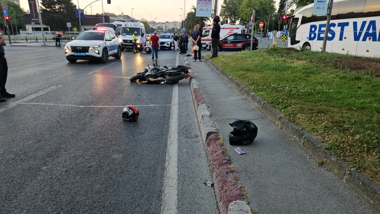 Fatih'te 3 motosiklet birbirine girdi! 1'i ağır 5 yaralı