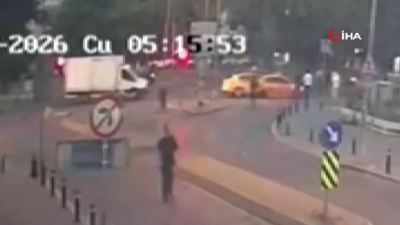 Fatih'teki korkunç kaza kamerada! 3 motosikletli birbirine girdi: İşte o anlar 