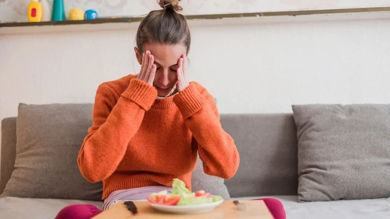 Gece gelen aniden yeme atakları (Binge Eating) ile başa çıkma ve duygusal açlığı yönetme sırları!