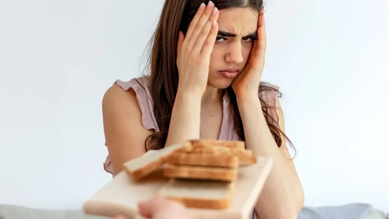Gece gelen aniden yeme atakları (Binge Eating) ile başa çıkma ve duygusal açlığı yönetme sırları!