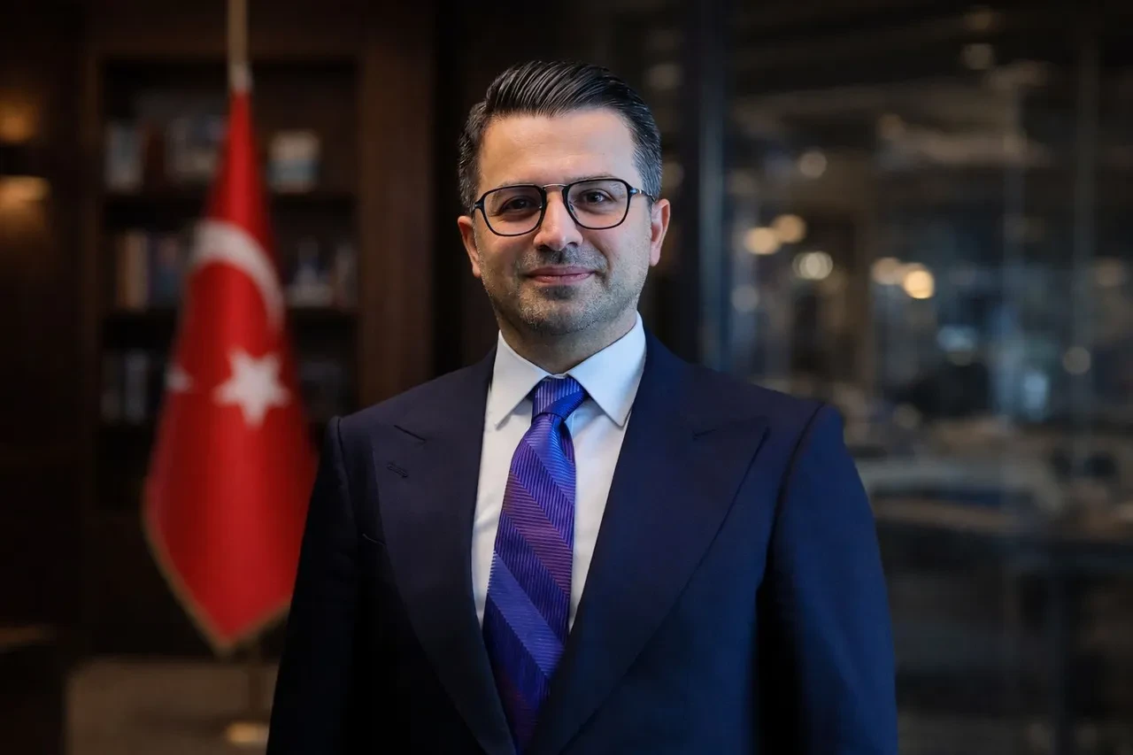 HEAŞ’tan 'Bizim Çocuklar'a tam destek: Sabiha Gökçen Havalimanı hava trafik kontrol kulesi kırmızı-beyaza bürünüyor!