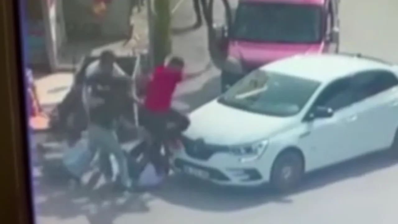 Husumetli iki grup birbirine girdi, ortalık savaş alanına döndü