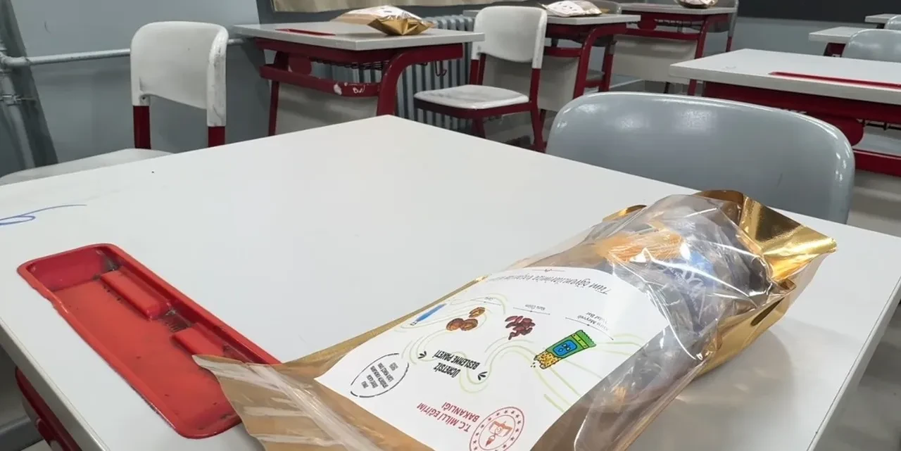 LGS'de bir ilk! Yüzbinlerce paket hazırlandı, sıralara yerleştirildi