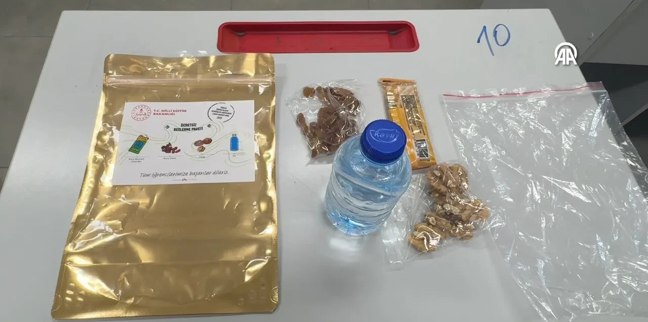 LGS'de bir ilk! Yüzbinlerce paket hazırlandı, sıralara yerleştirildi