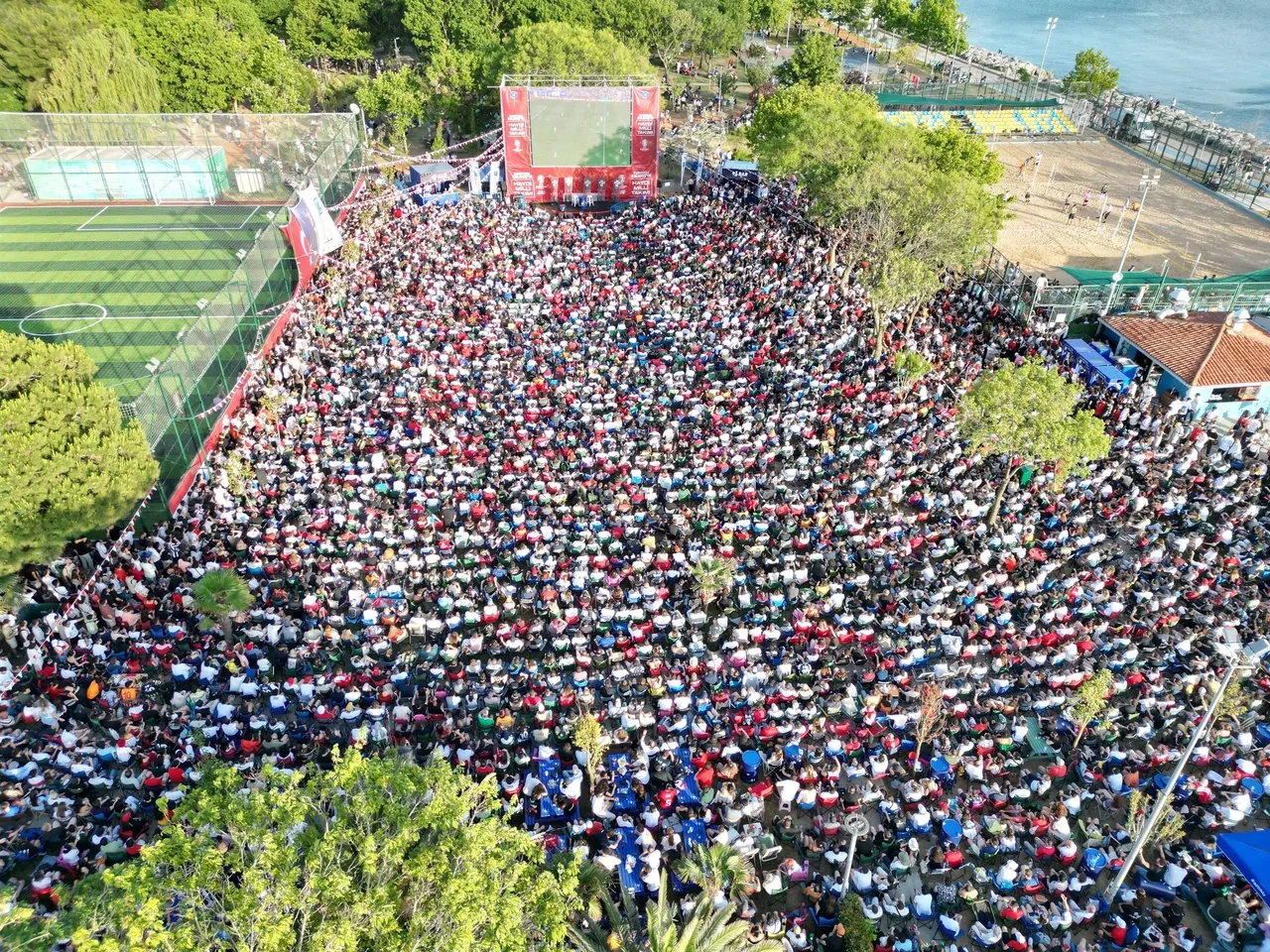Milli Maç dev ekran noktaları İstanbul (ÜCRETSİZ): Üsküdar, Kadıköy, Maltepe, Beykoz, Kağıthane, Pendik...