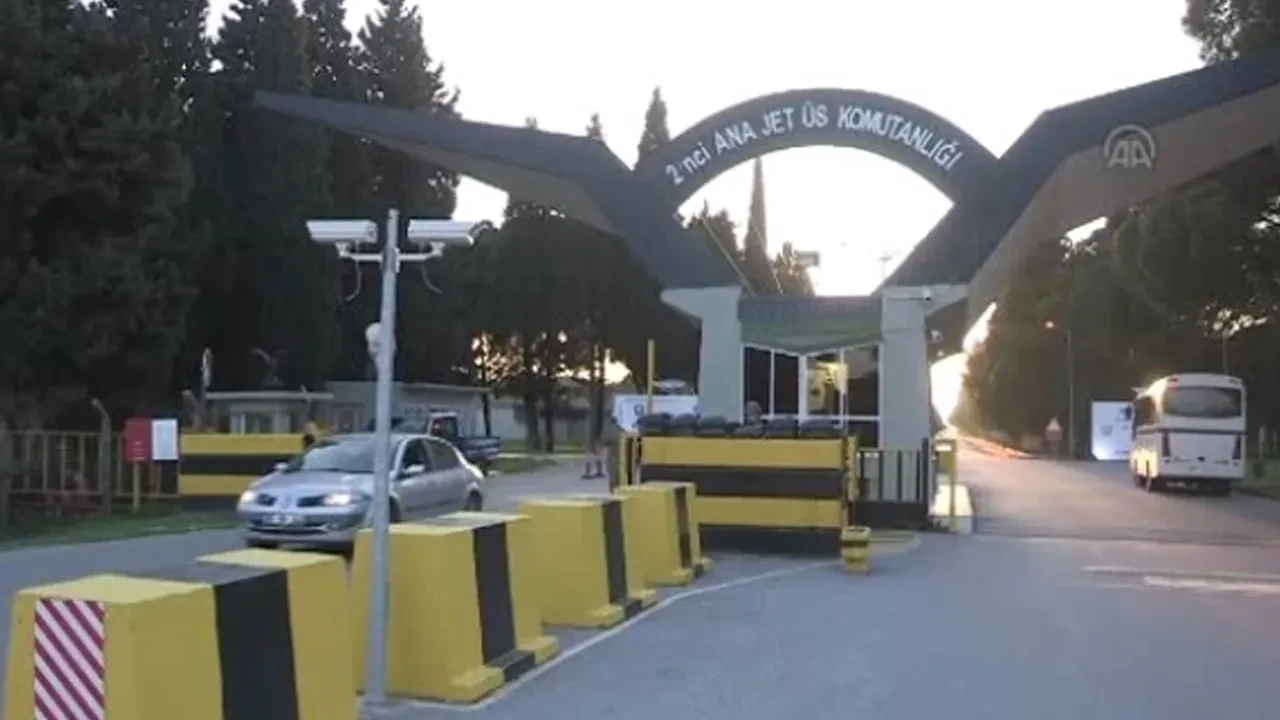 MSB, İzmir'deki 2’nci Ana Jet Üs Komutanlığı'nın Manisa'ya taşınacağı iddiasını yalanladı