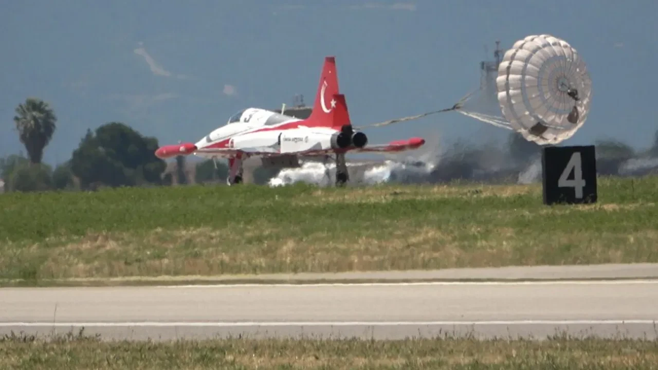 MSB, İzmir'deki 2’nci Ana Jet Üs Komutanlığı'nın Manisa'ya taşınacağı iddiasını yalanladı