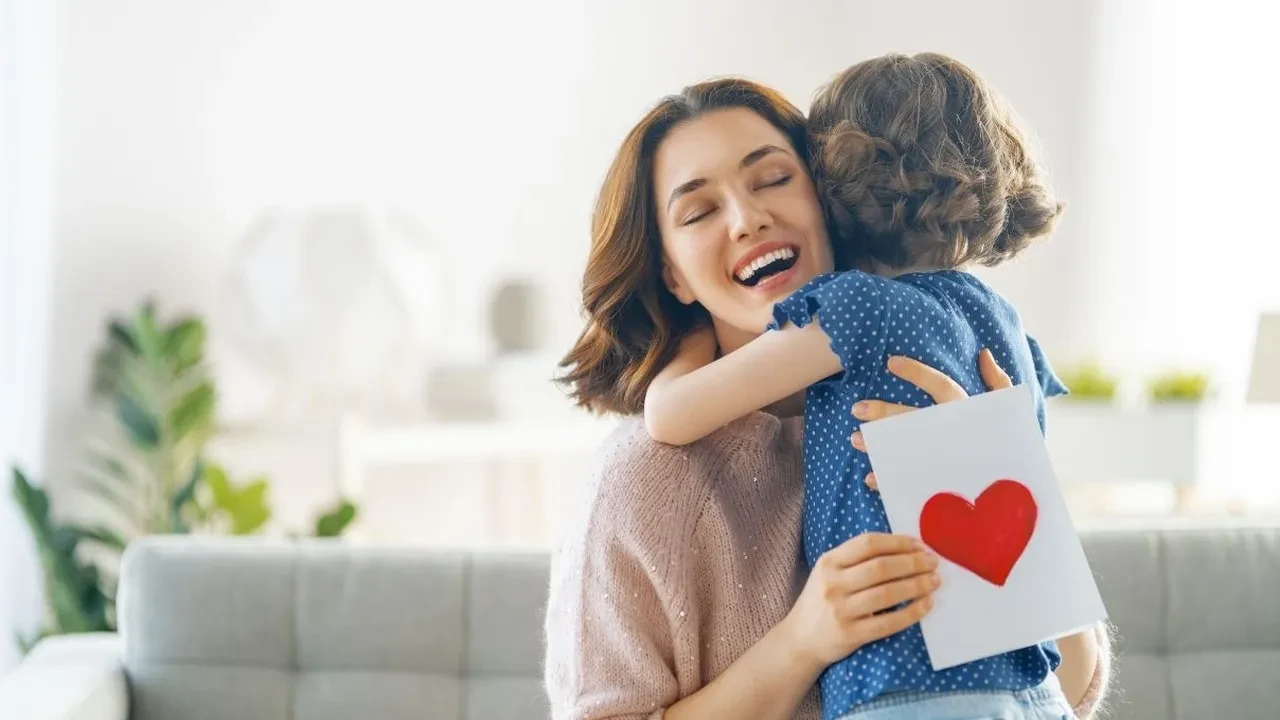 "Mükemmel Anne" sektörüne karşı akıl sağlığını koruma: Çalışan annelerin yaşadığı gizli suçluluk duygusuyla baş etme!