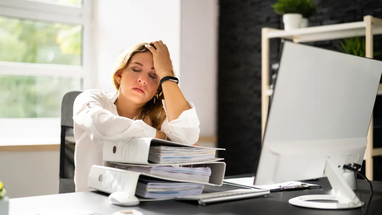 Ofiste tükenmişlik (burnout) yaşamamak için profesyonelce "hayır" deme sanatı ve sınır çizme cümleleri  