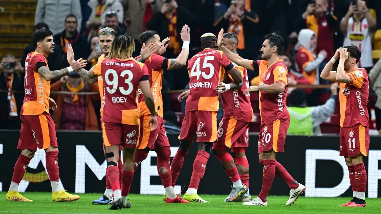 Okan Buruk'tan sosyal medya açıklaması! "Kafaya takmıyorum"