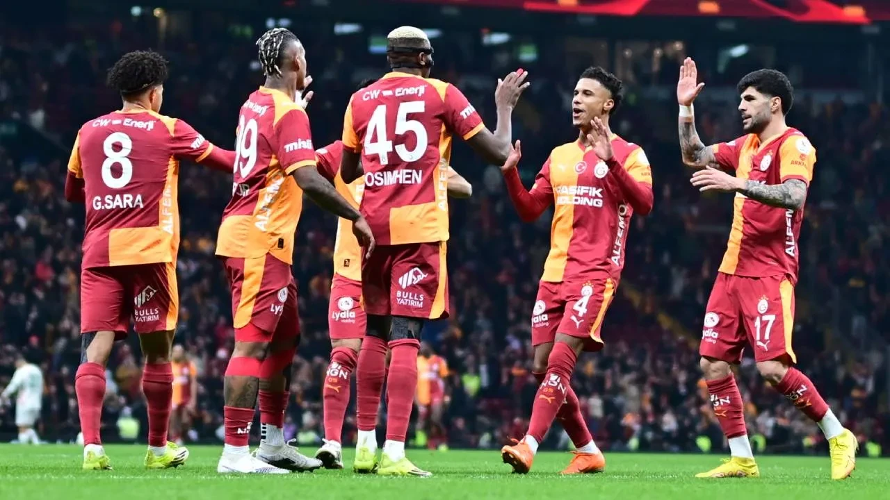 Okan Buruk'tan sosyal medya açıklaması! "Kafaya takmıyorum"