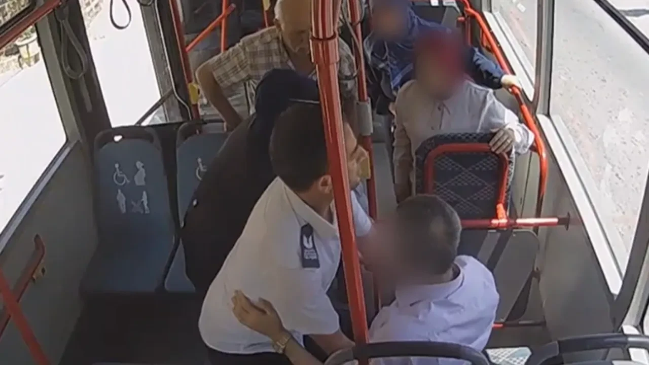 Otobüs şoförü rahatsızlanan yolcuyu hastaneye ulaştırdı