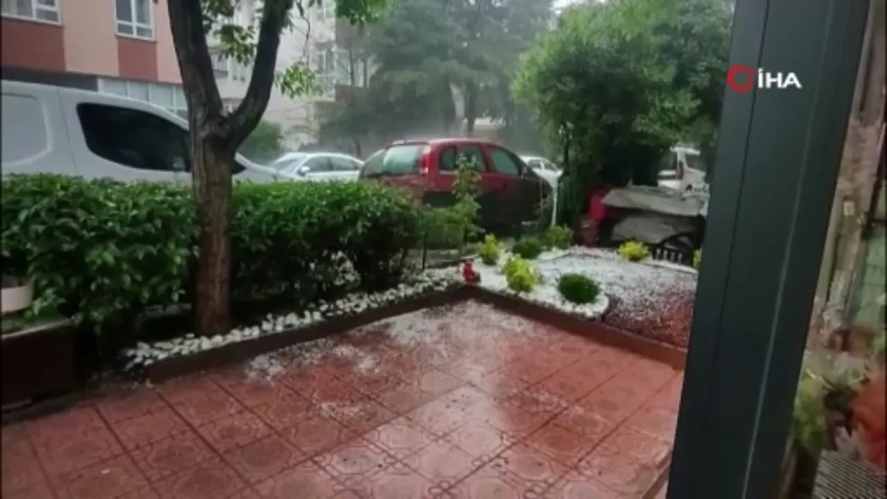 Ankara'da sağanak yağış hayatı durma noktasına getirdi! Sokaklar göle döndü: İşte o anlar