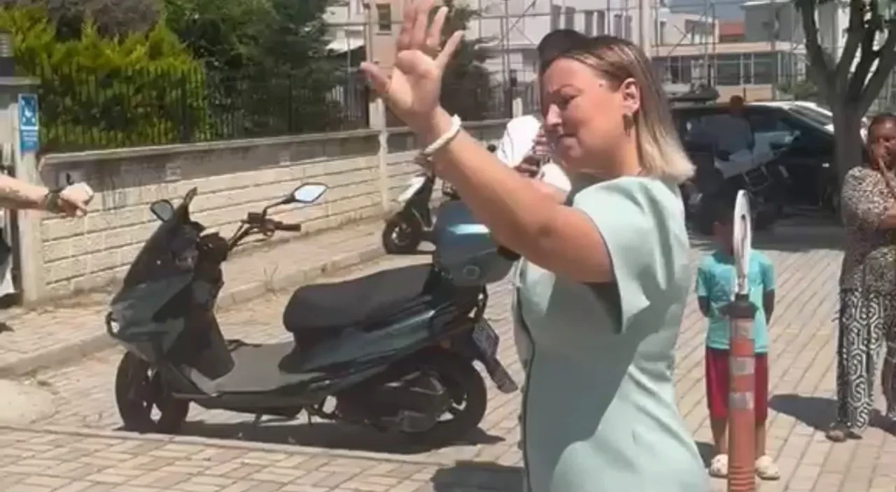 Boşanmasını lokma dağıtarak kutladı! Evliliğini bitirdikten sonra yazdığı yazı dikkati çekti