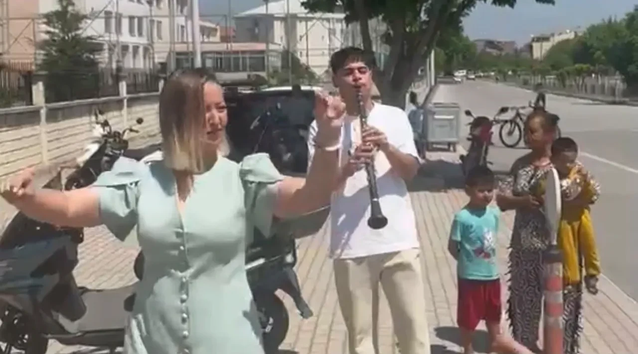 Boşanmasını lokma dağıtarak kutladı! Evliliğini bitirdikten sonra yazdığı yazı dikkati çekti