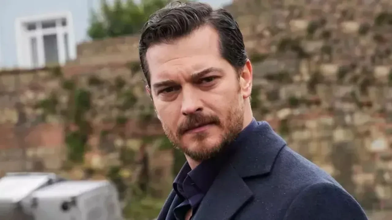 Çağatay Ulusoy ve Aslıhan Malbora’dan dikkat çeken Fransa çıkarması! Ünlü çifttin fotoğrafına yorum yağdı
