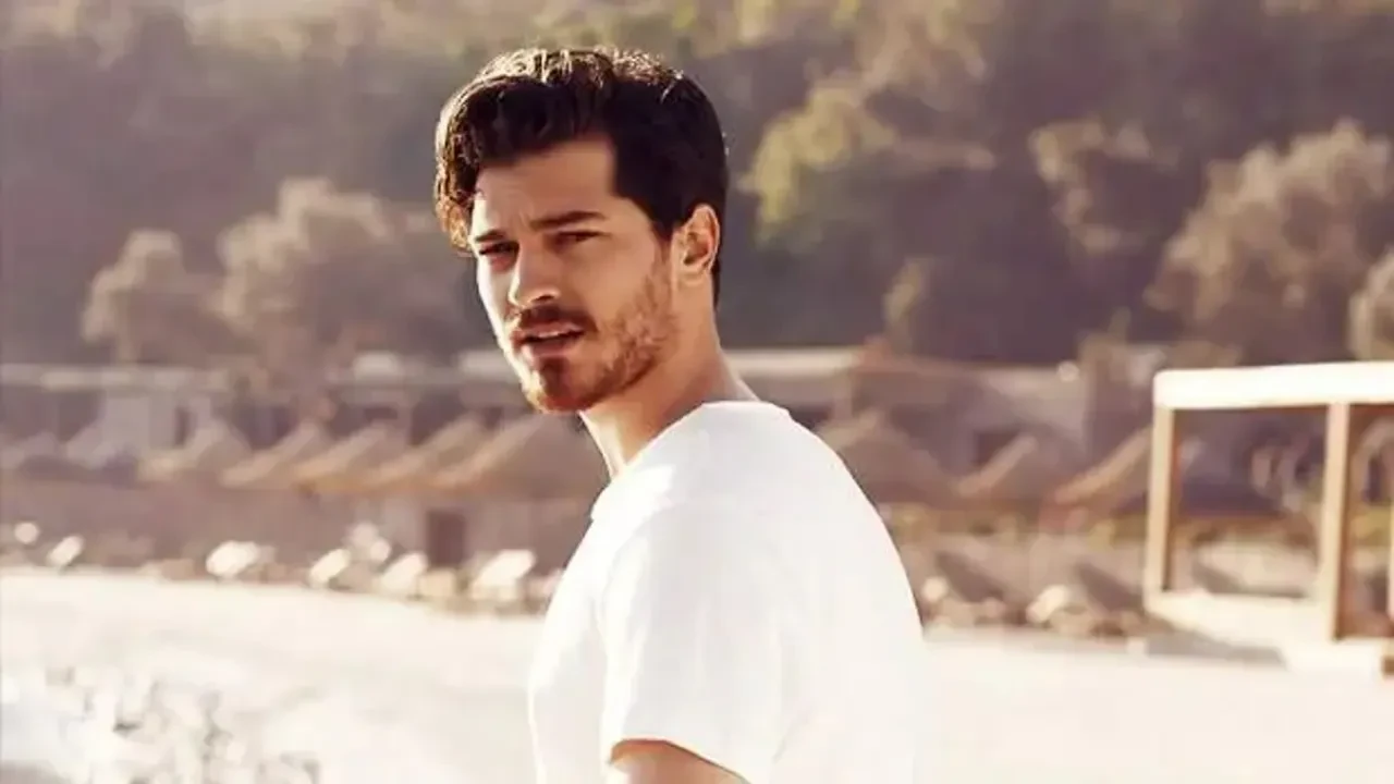 Çağatay Ulusoy ve Aslıhan Malbora’dan dikkat çeken Fransa çıkarması! Ünlü çifttin fotoğrafına yorum yağdı