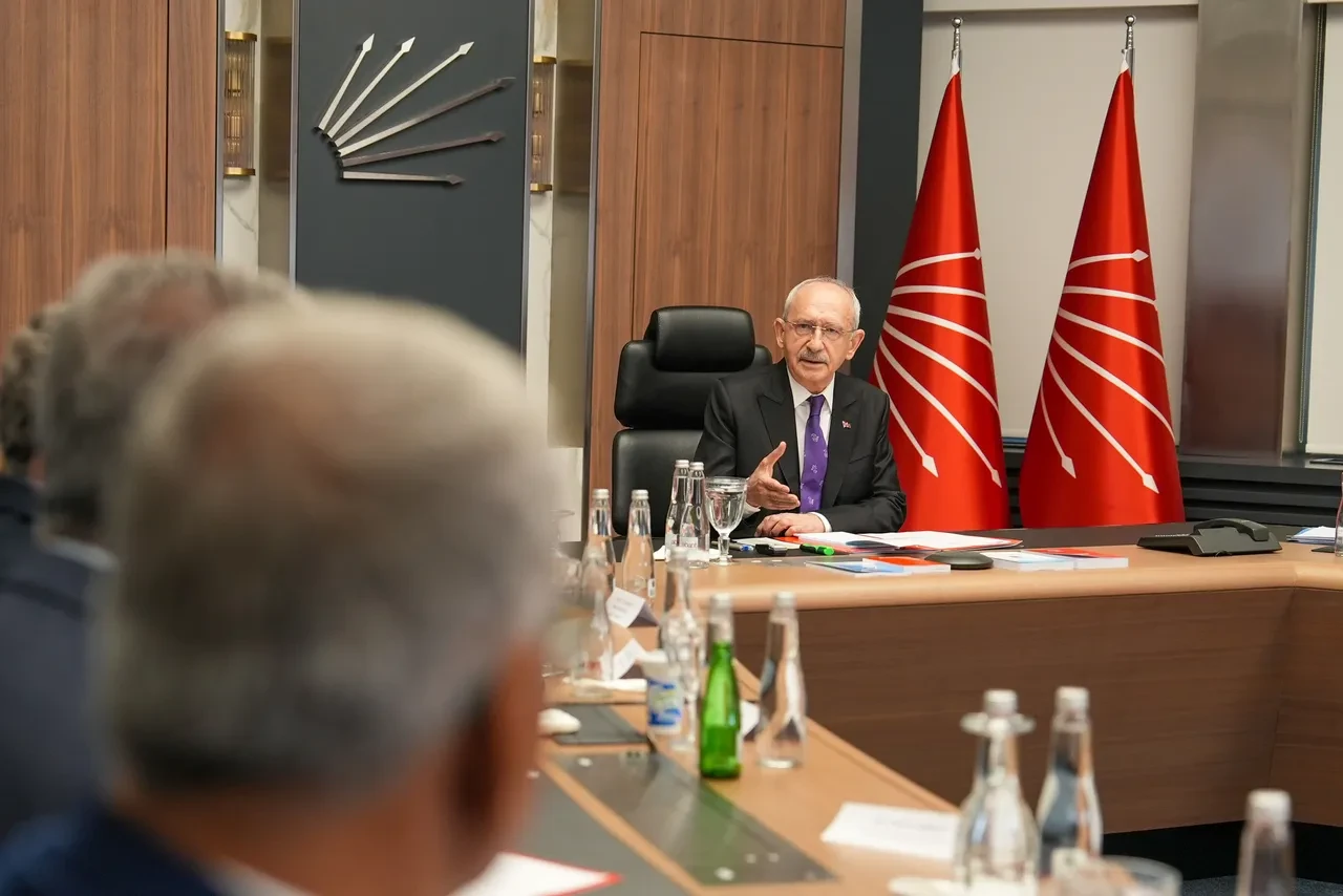 CHP'de kurultay takvimi belli oldu! Delegeler yenilenecek