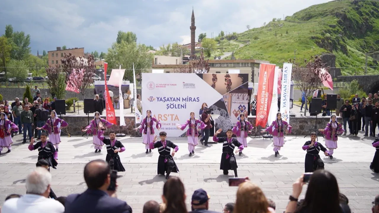 Kars yaşayan miras şöleni tüm coşkusuyla başladı