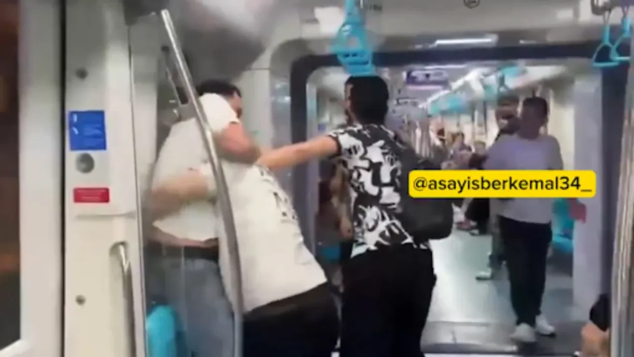 Marmaray'da ortalık karıştı! Önüne gelen herkese saldırdılar: 'Bana ne vuruyorsun ben temizlik yapıyorum'