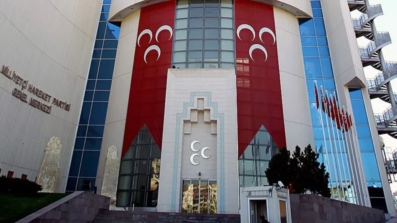 MHP'li 2 ilçe başkanı görevinden istifa etti