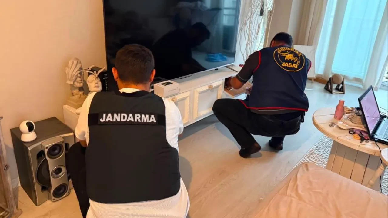 MİT’ten kredi kartı şebekesine operasyon: 3 şüpheli gözaltında