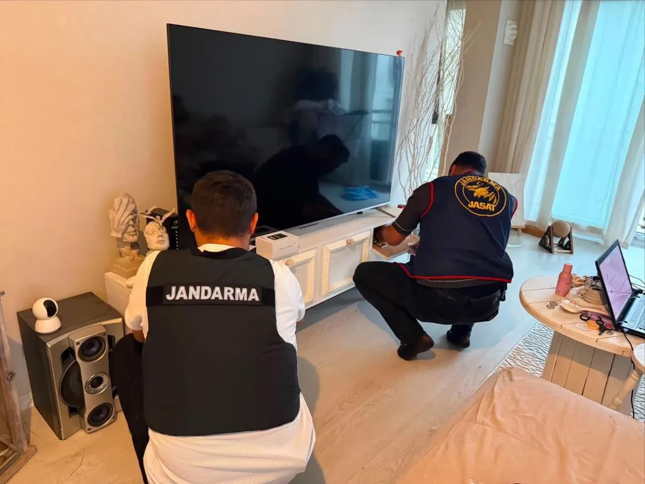 MİT’ten kredi kartı şebekesine operasyon: 3 şüpheli gözaltında