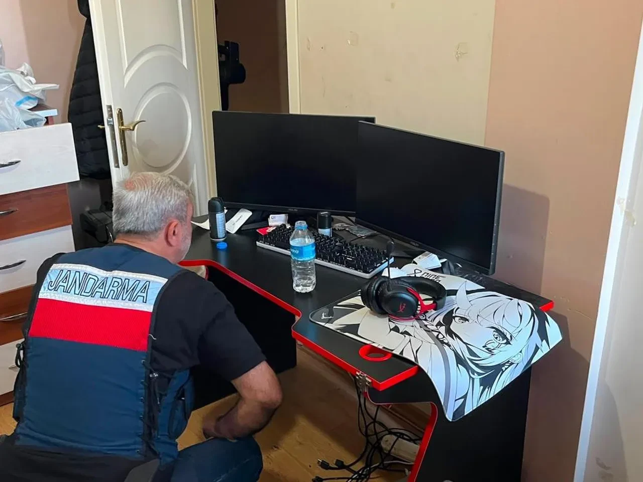 MİT’ten kredi kartı şebekesine operasyon: 3 şüpheli gözaltında