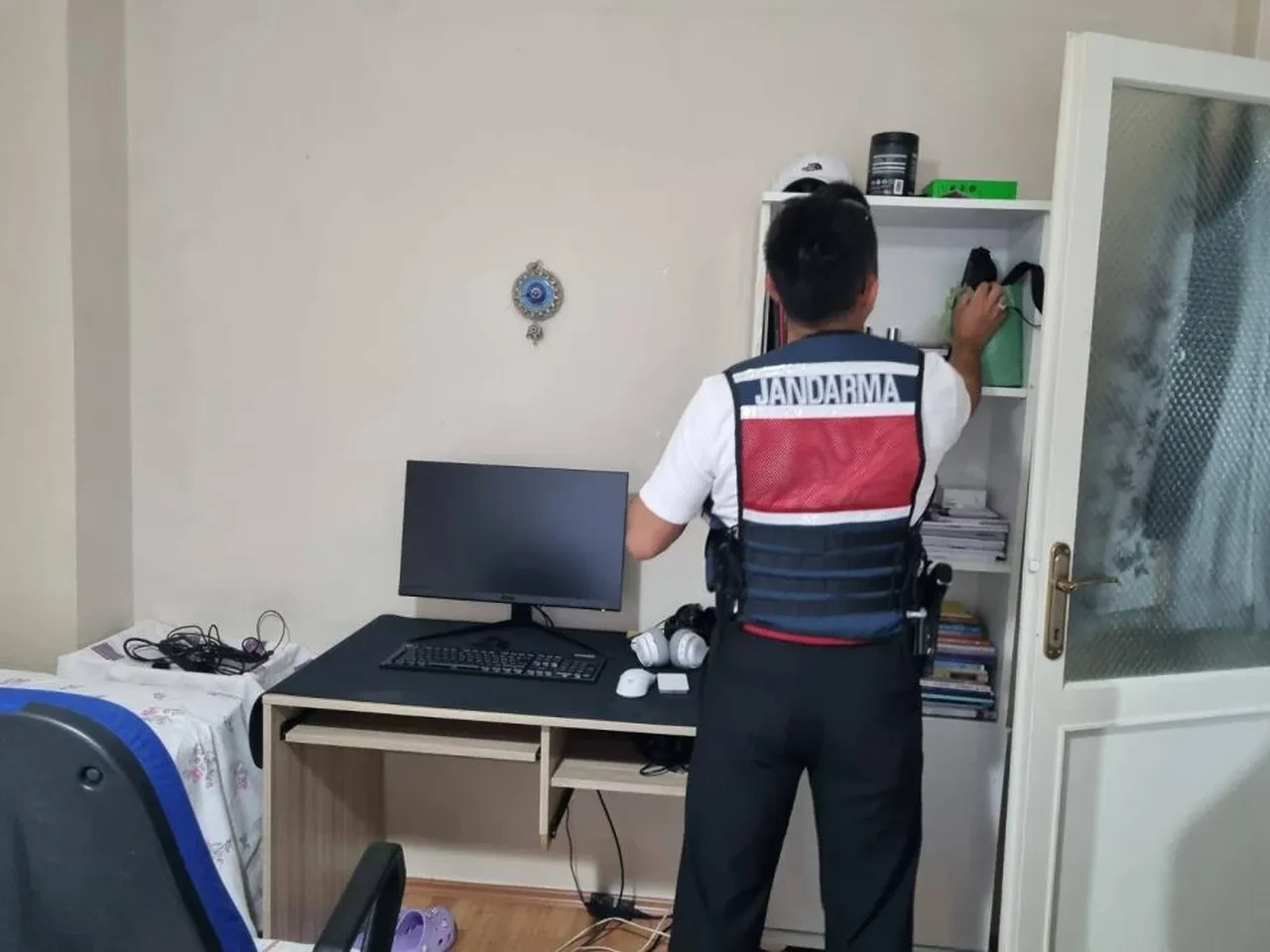 MİT’ten kredi kartı şebekesine operasyon: 3 şüpheli gözaltında