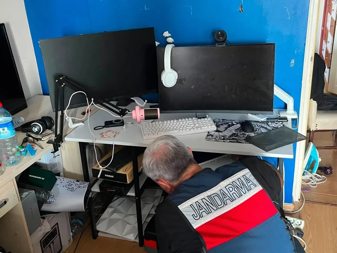 MİT’ten kredi kartı şebekesine operasyon: 3 şüpheli gözaltında