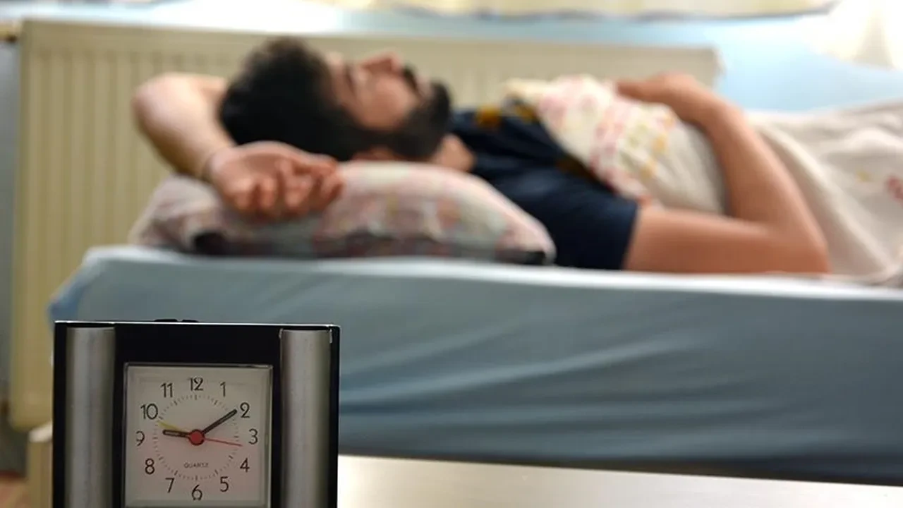 Sabahları aynaya bakınca yorgun görünüyorsanız suçlu bu alışkanlıklar olabilir