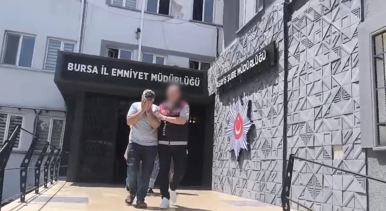 Suç makineleri çaldıkları kasayla yakalandılar! Tam 1.8 milyonluk ziynet eşyası çalmışlar