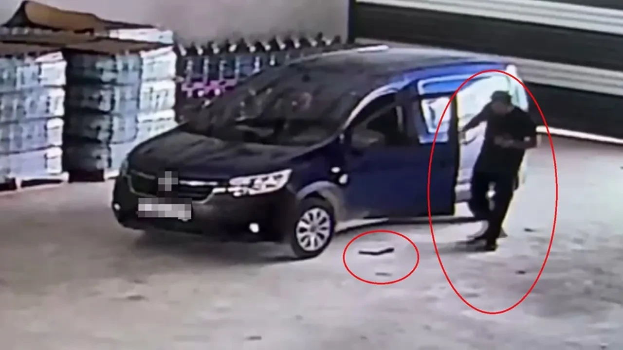 Yılan giren araca binmek isteyince korku dolu anlar yaşadı! O anlar kamerada 