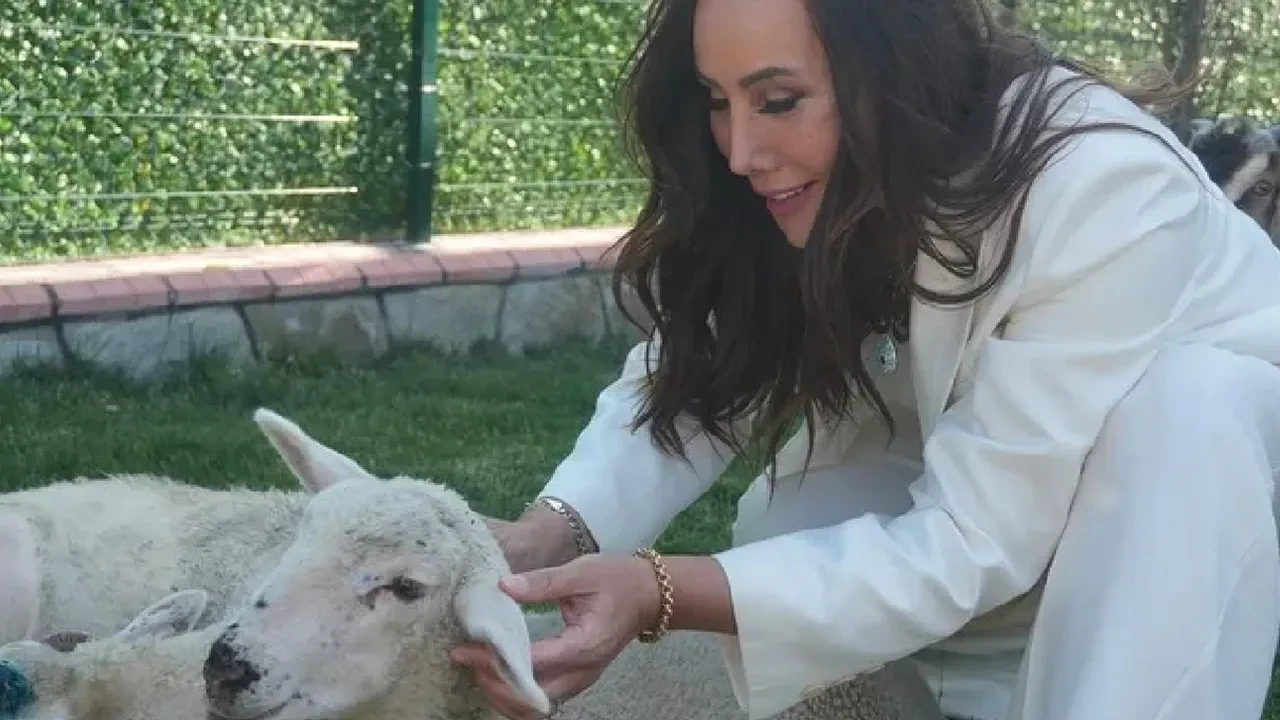 Asena dansı bıraktı, çiftliğe taşındı! Yeni aşk sonrası hayatıyla herkesi şaşırttı!