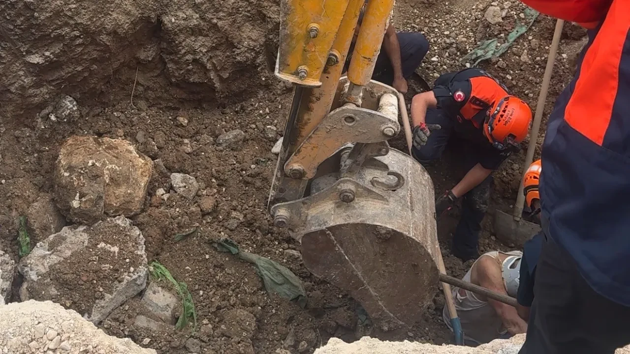 Baba ve oğul göçen toprağın altında kaldı! Adıyaman'da kuyu kazarken can pazarı